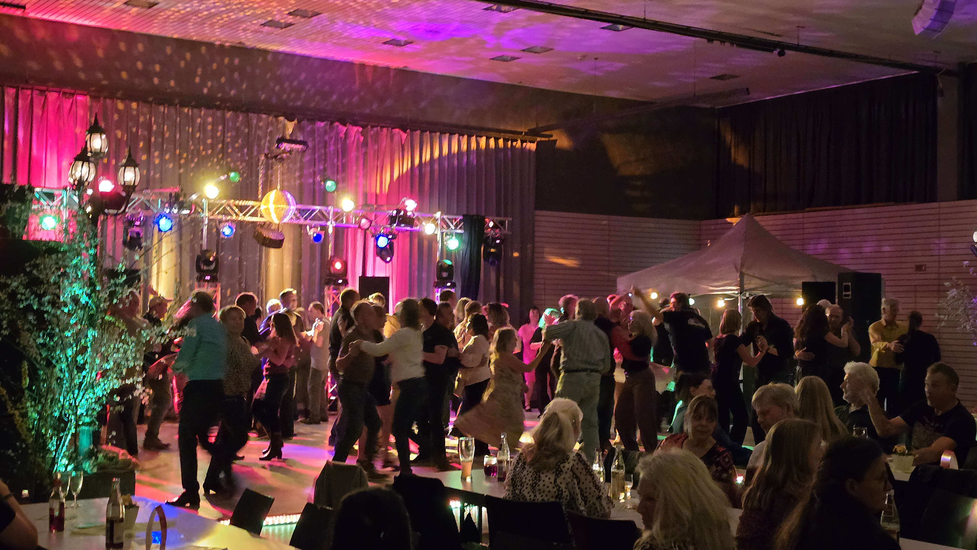 "Kultparty - eine Party die Generationen vereint"